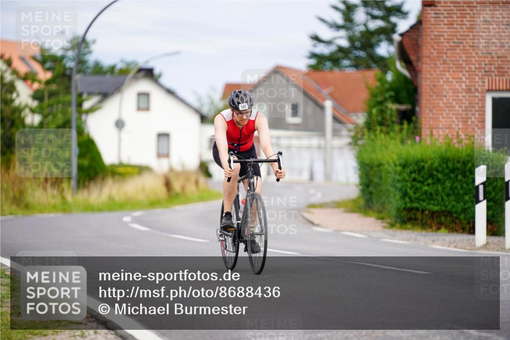 31.08.2025 - Elbe Triathlon Hamburg Michael Burmester http://msf.ph/oto/8688436 31.08.2025 15:45:45 Radfahren  meine-sportfotos.de