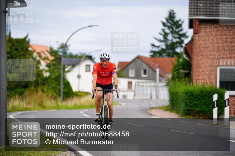 31.08.2025 - Elbe Triathlon Hamburg Michael Burmester http://msf.ph/oto/8688458 31.08.2025 15:46:37 Radfahren  meine-sportfotos.de