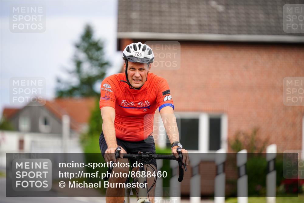 31.08.2025 - Elbe Triathlon Hamburg Michael Burmester http://msf.ph/oto/8688460 31.08.2025 15:46:38 Radfahren  meine-sportfotos.de