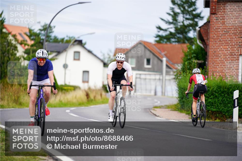 31.08.2025 - Elbe Triathlon Hamburg Michael Burmester http://msf.ph/oto/8688466 31.08.2025 15:47:05 Radfahren  meine-sportfotos.de