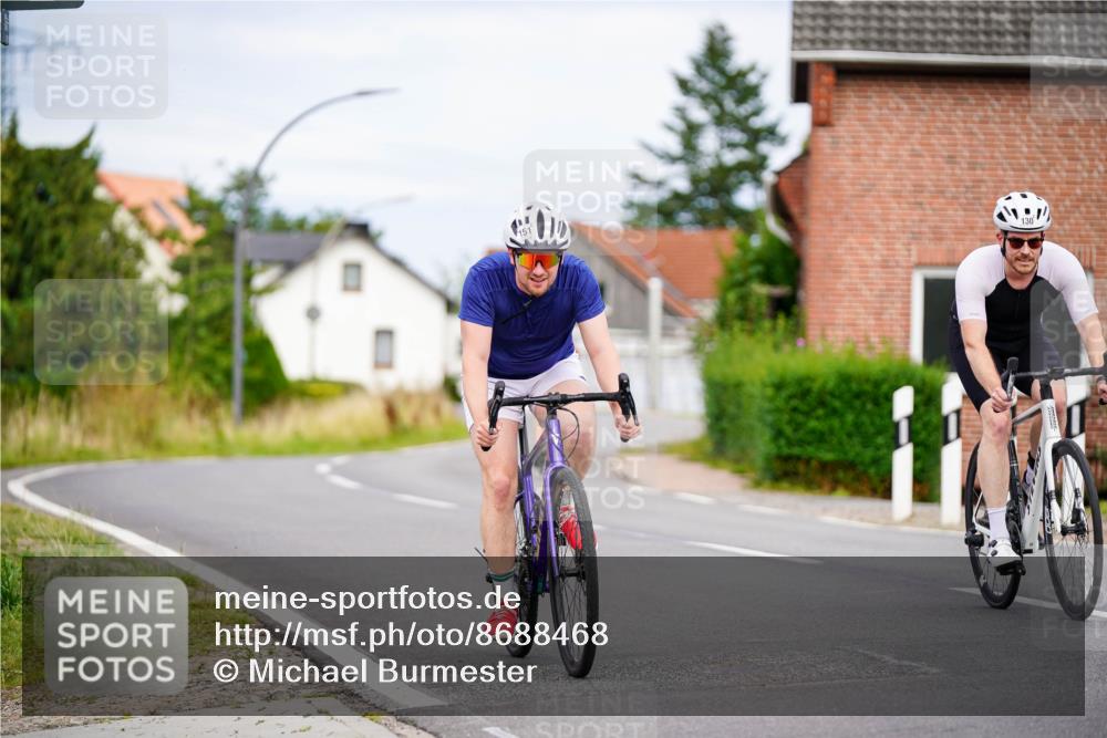 31.08.2025 - Elbe Triathlon Hamburg Michael Burmester http://msf.ph/oto/8688468 31.08.2025 15:47:06 Radfahren  meine-sportfotos.de
