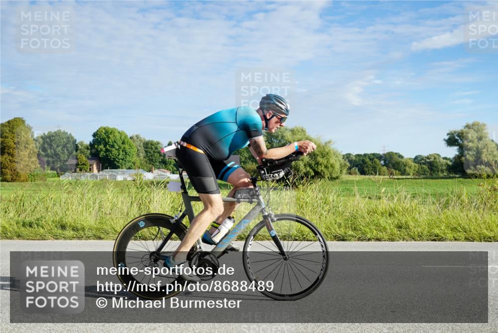 31.08.2025 - Elbe Triathlon Hamburg Michael Burmester http://msf.ph/oto/8688489 31.08.2025 09:00:18 Radfahren 297, 355, 374, 377 meine-sportfotos.de