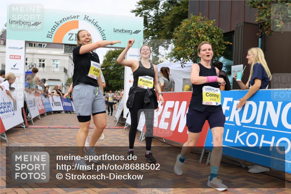 31.08.2025 - 21. Blankeneser Heldenlauf Strokosch-Dieckow http://msf.ph/oto/8688502 31.08.2025 10:34:42 Ziel 2110, 2244, 2021, 2424, 2668, 2669, 2667, 2298, 2438, 2439, 2349, 2441, 2442, 2350, 2090, 2083 meine-sportfotos.de