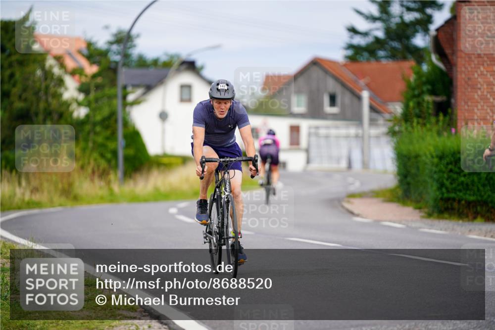 31.08.2025 - Elbe Triathlon Hamburg Michael Burmester http://msf.ph/oto/8688520 31.08.2025 15:49:19 Radfahren  meine-sportfotos.de