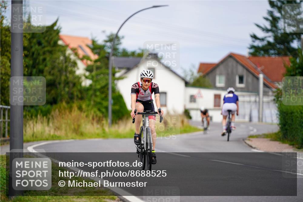 31.08.2025 - Elbe Triathlon Hamburg Michael Burmester http://msf.ph/oto/8688525 31.08.2025 15:49:40 Radfahren  meine-sportfotos.de