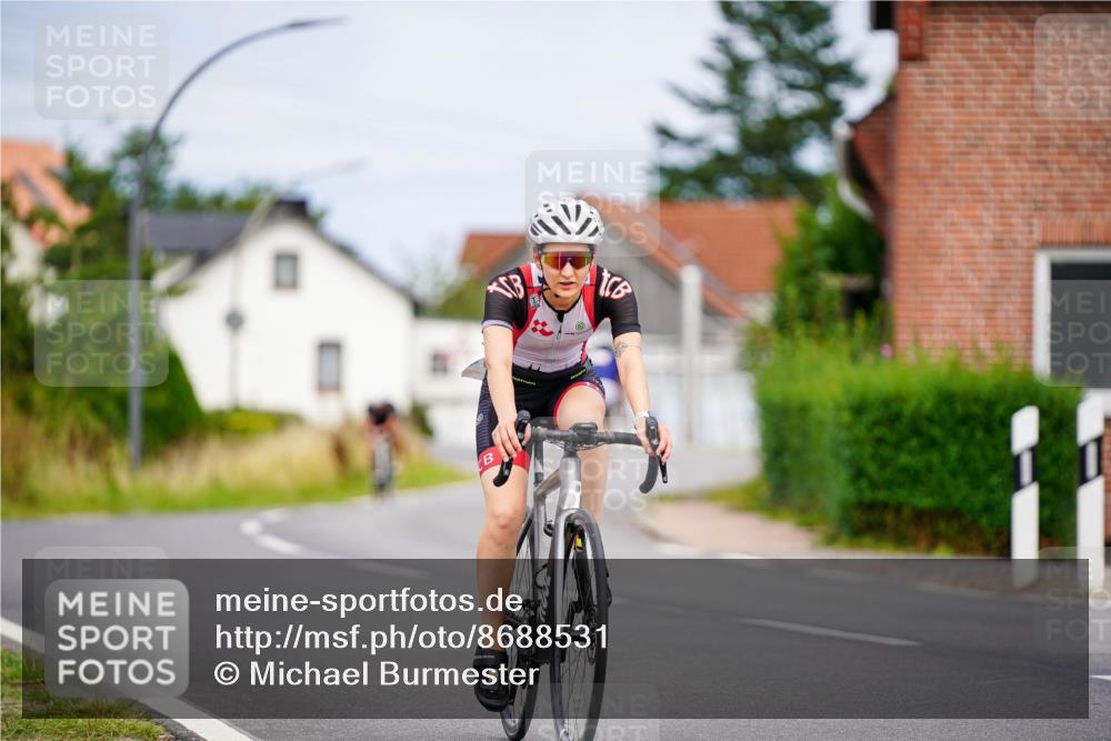 31.08.2025 - Elbe Triathlon Hamburg Michael Burmester http://msf.ph/oto/8688531 31.08.2025 15:49:41 Radfahren  meine-sportfotos.de