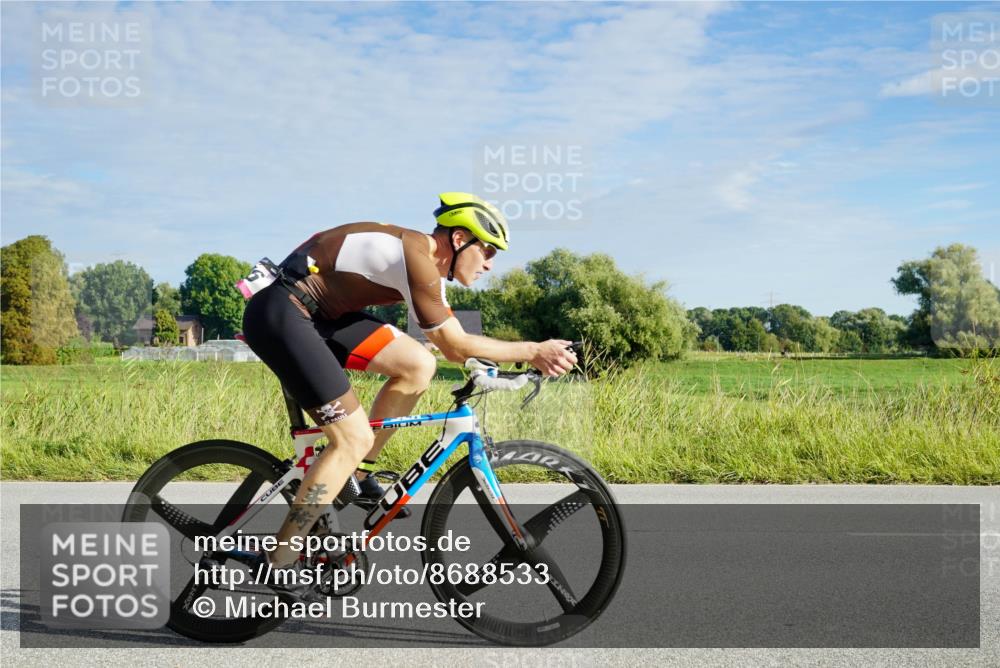 31.08.2025 - Elbe Triathlon Hamburg Michael Burmester http://msf.ph/oto/8688533 31.08.2025 09:01:59 Radfahren 176, 190 meine-sportfotos.de