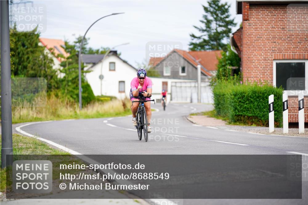 31.08.2025 - Elbe Triathlon Hamburg Michael Burmester http://msf.ph/oto/8688549 31.08.2025 15:51:40 Radfahren  meine-sportfotos.de