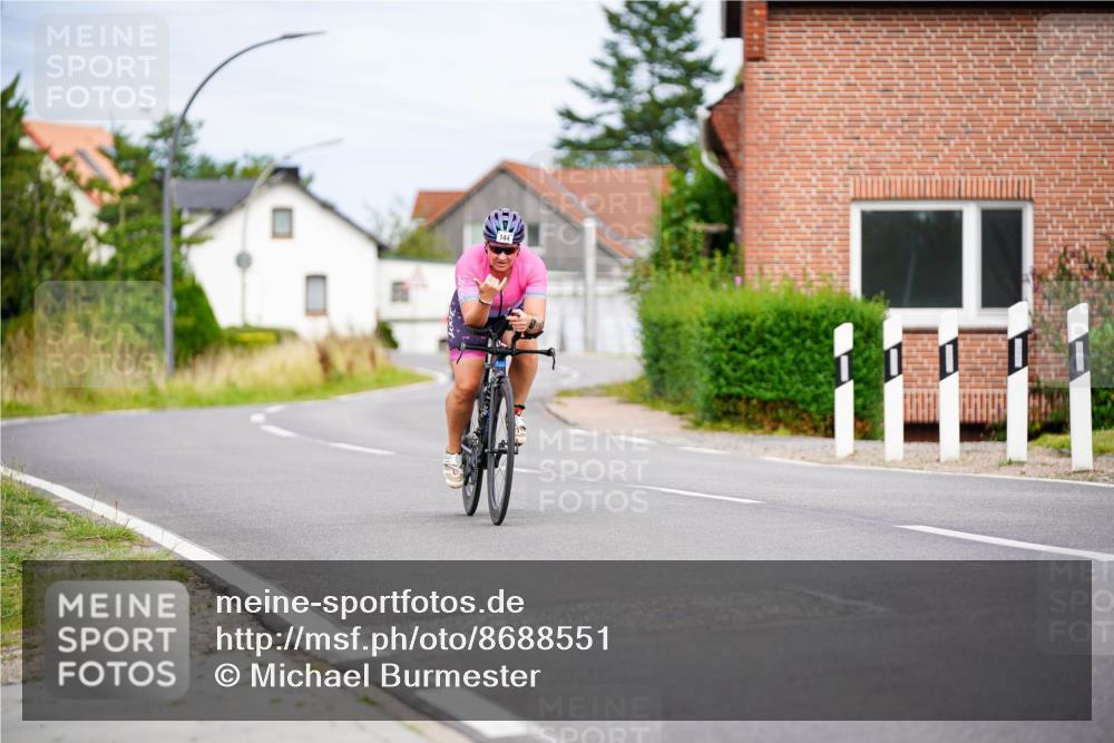 31.08.2025 - Elbe Triathlon Hamburg Michael Burmester http://msf.ph/oto/8688551 31.08.2025 15:51:41 Radfahren  meine-sportfotos.de