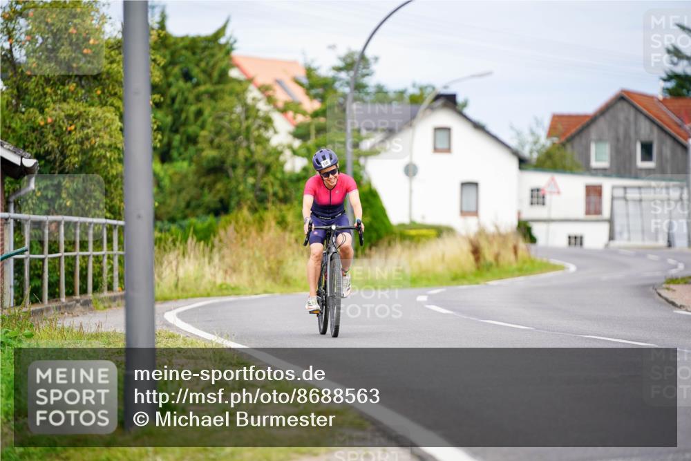 31.08.2025 - Elbe Triathlon Hamburg Michael Burmester http://msf.ph/oto/8688563 31.08.2025 15:51:48 Radfahren  meine-sportfotos.de