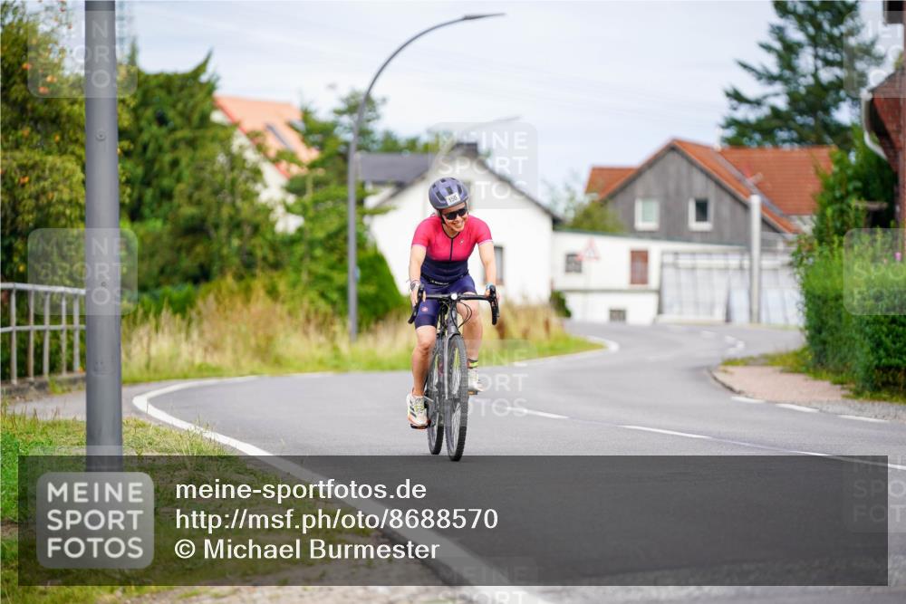 31.08.2025 - Elbe Triathlon Hamburg Michael Burmester http://msf.ph/oto/8688570 31.08.2025 15:51:49 Radfahren  meine-sportfotos.de