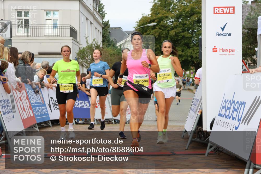31.08.2025 - 21. Blankeneser Heldenlauf Strokosch-Dieckow http://msf.ph/oto/8688604 31.08.2025 10:29:02 Ziel 2719, 2246, 2035, 2457, 2212, 2143, 2230, 2381 meine-sportfotos.de
