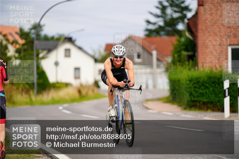 31.08.2025 - Elbe Triathlon Hamburg Michael Burmester http://msf.ph/oto/8688605 31.08.2025 15:52:20 Radfahren  meine-sportfotos.de