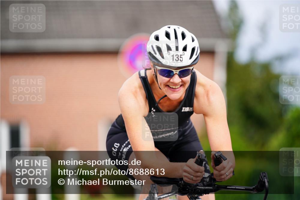 31.08.2025 - Elbe Triathlon Hamburg Michael Burmester http://msf.ph/oto/8688613 31.08.2025 15:52:21 Radfahren  meine-sportfotos.de