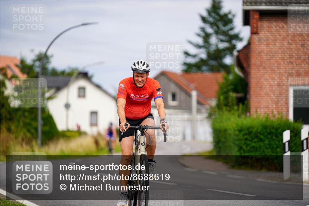 31.08.2025 - Elbe Triathlon Hamburg Michael Burmester http://msf.ph/oto/8688619 31.08.2025 15:52:29 Radfahren  meine-sportfotos.de