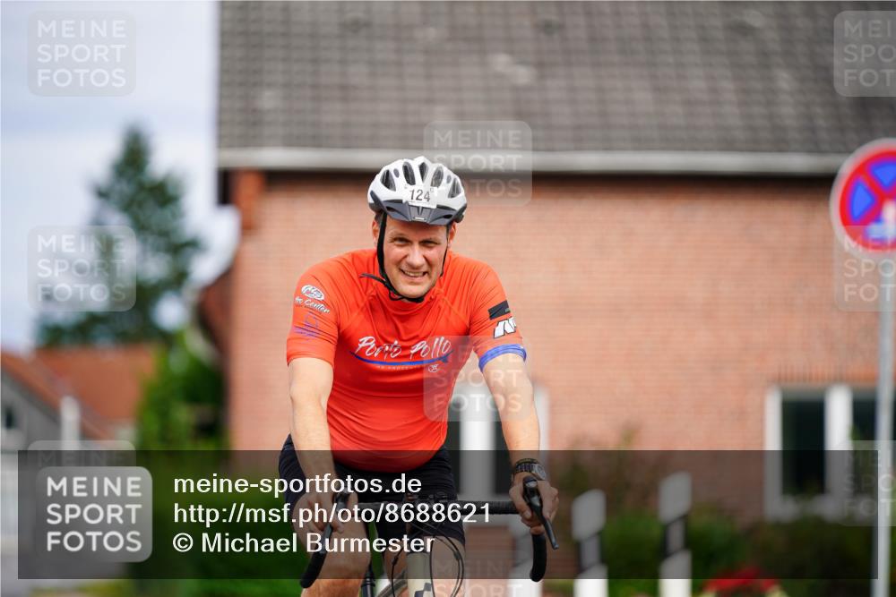 31.08.2025 - Elbe Triathlon Hamburg Michael Burmester http://msf.ph/oto/8688621 31.08.2025 15:52:30 Radfahren  meine-sportfotos.de
