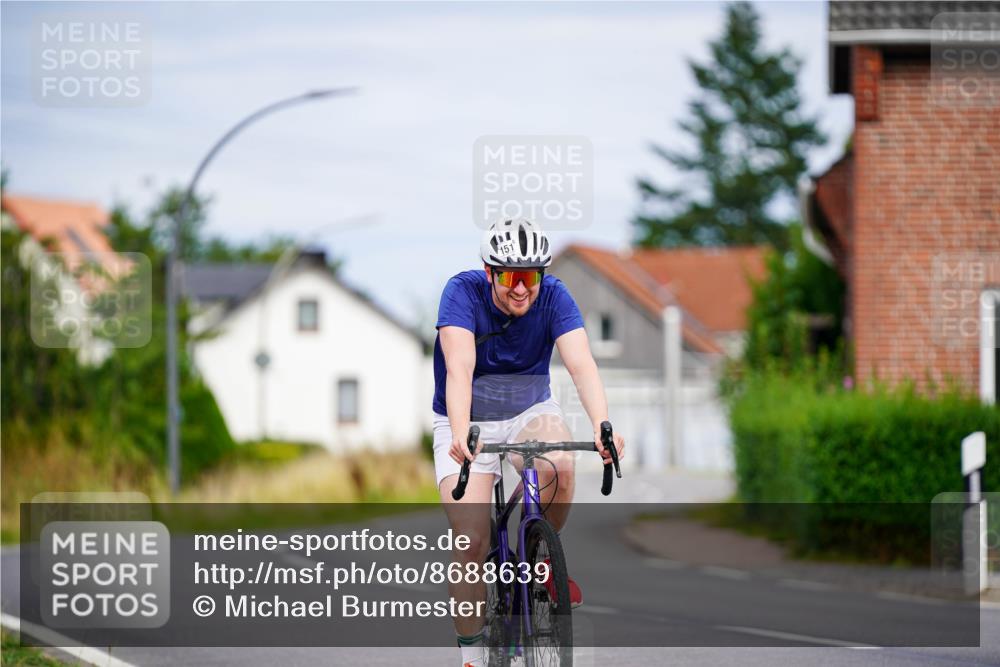 31.08.2025 - Elbe Triathlon Hamburg Michael Burmester http://msf.ph/oto/8688639 31.08.2025 15:52:43 Radfahren  meine-sportfotos.de
