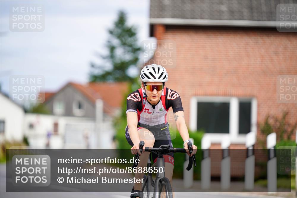 31.08.2025 - Elbe Triathlon Hamburg Michael Burmester http://msf.ph/oto/8688650 31.08.2025 15:54:32 Radfahren  meine-sportfotos.de