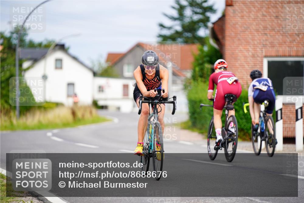 31.08.2025 - Elbe Triathlon Hamburg Michael Burmester http://msf.ph/oto/8688676 31.08.2025 15:56:24 Radfahren  meine-sportfotos.de