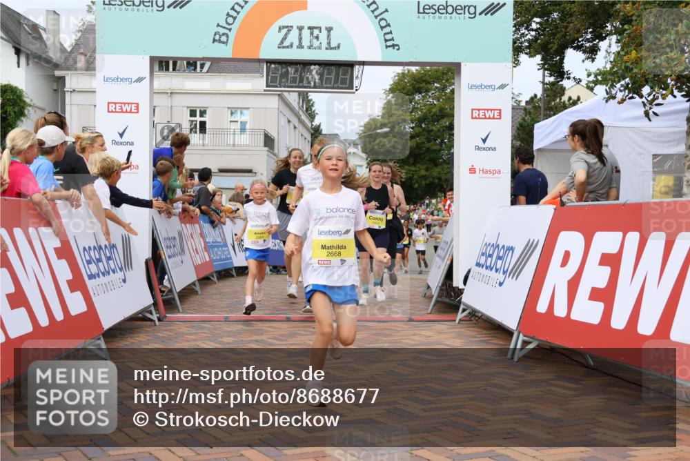 31.08.2025 - 21. Blankeneser Heldenlauf Strokosch-Dieckow http://msf.ph/oto/8688677 31.08.2025 10:34:39 Ziel 2110, 2021, 2424, 2668, 2669, 2667, 2298, 2349, 2350, 2090, 2083 meine-sportfotos.de