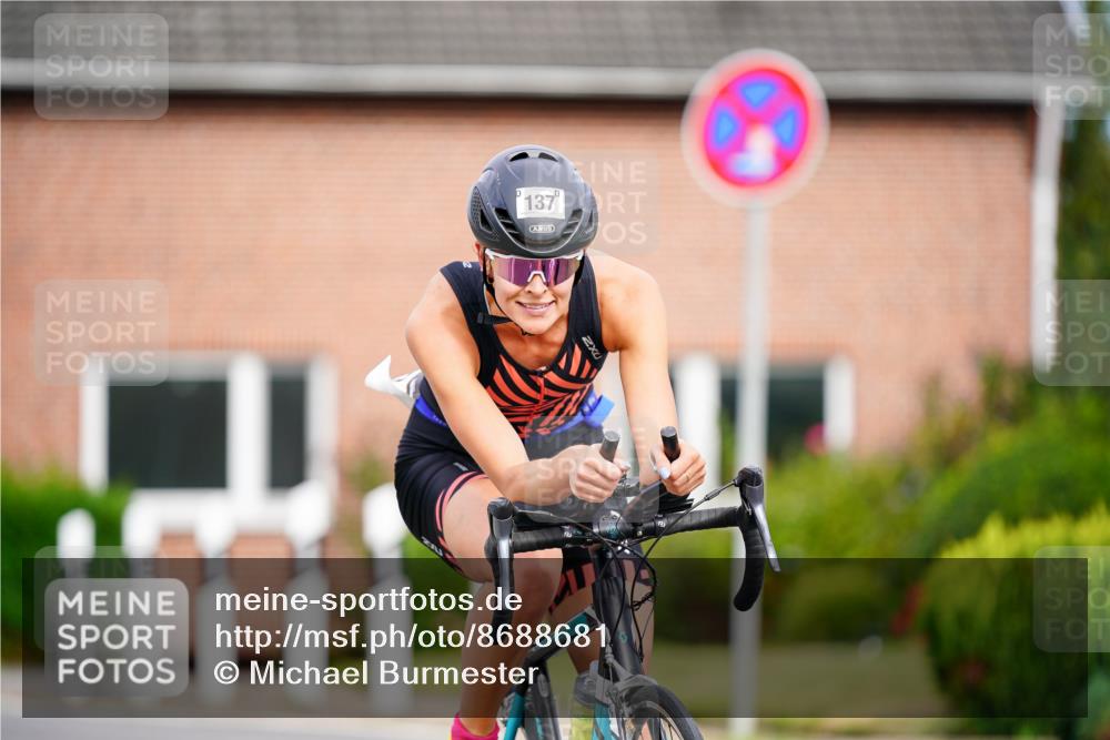 31.08.2025 - Elbe Triathlon Hamburg Michael Burmester http://msf.ph/oto/8688681 31.08.2025 15:56:25 Radfahren  meine-sportfotos.de