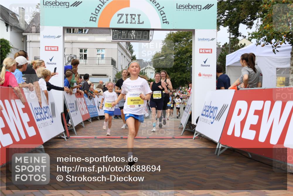 31.08.2025 - 21. Blankeneser Heldenlauf Strokosch-Dieckow http://msf.ph/oto/8688694 31.08.2025 10:34:39 Ziel 2110, 2021, 2424, 2668, 2669, 2667, 2298, 2349, 2350, 2090, 2083 meine-sportfotos.de