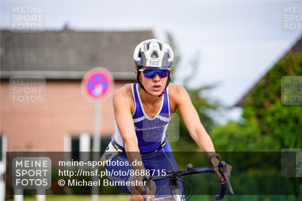 31.08.2025 - Elbe Triathlon Hamburg Michael Burmester http://msf.ph/oto/8688715 31.08.2025 15:57:13 Radfahren  meine-sportfotos.de