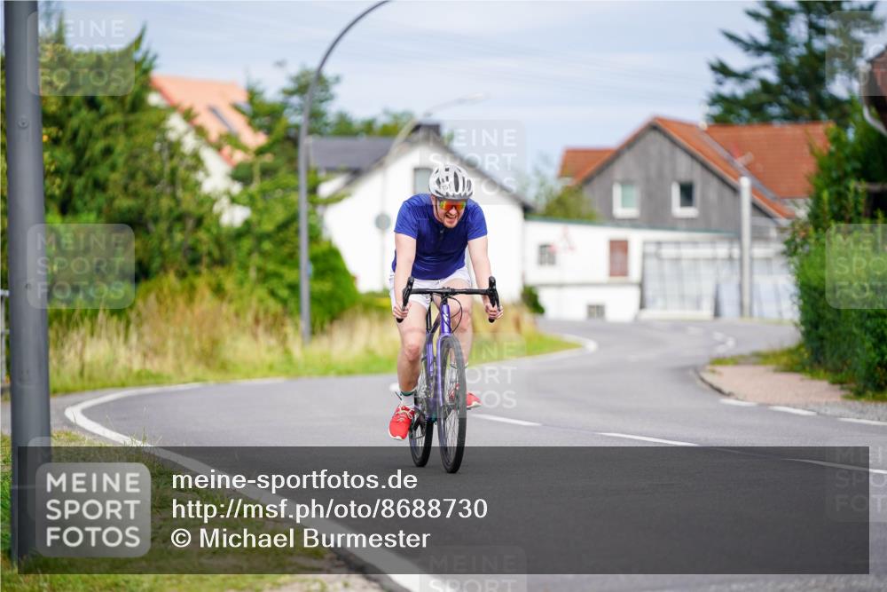 31.08.2025 - Elbe Triathlon Hamburg Michael Burmester http://msf.ph/oto/8688730 31.08.2025 15:58:25 Radfahren  meine-sportfotos.de
