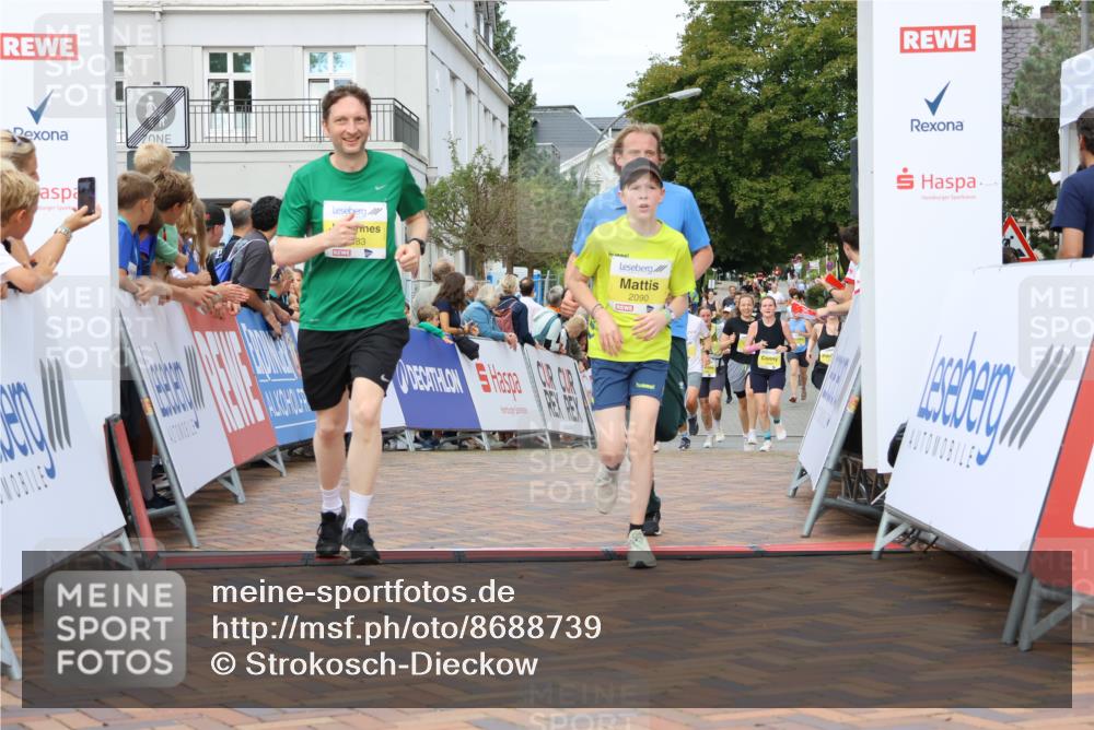 31.08.2025 - 21. Blankeneser Heldenlauf Strokosch-Dieckow http://msf.ph/oto/8688739 31.08.2025 10:34:35 Ziel 2110, 2424, 2668, 2669, 2667, 2090, 2083 meine-sportfotos.de