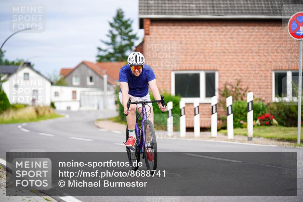 31.08.2025 - Elbe Triathlon Hamburg Michael Burmester http://msf.ph/oto/8688741 31.08.2025 15:58:26 Radfahren  meine-sportfotos.de