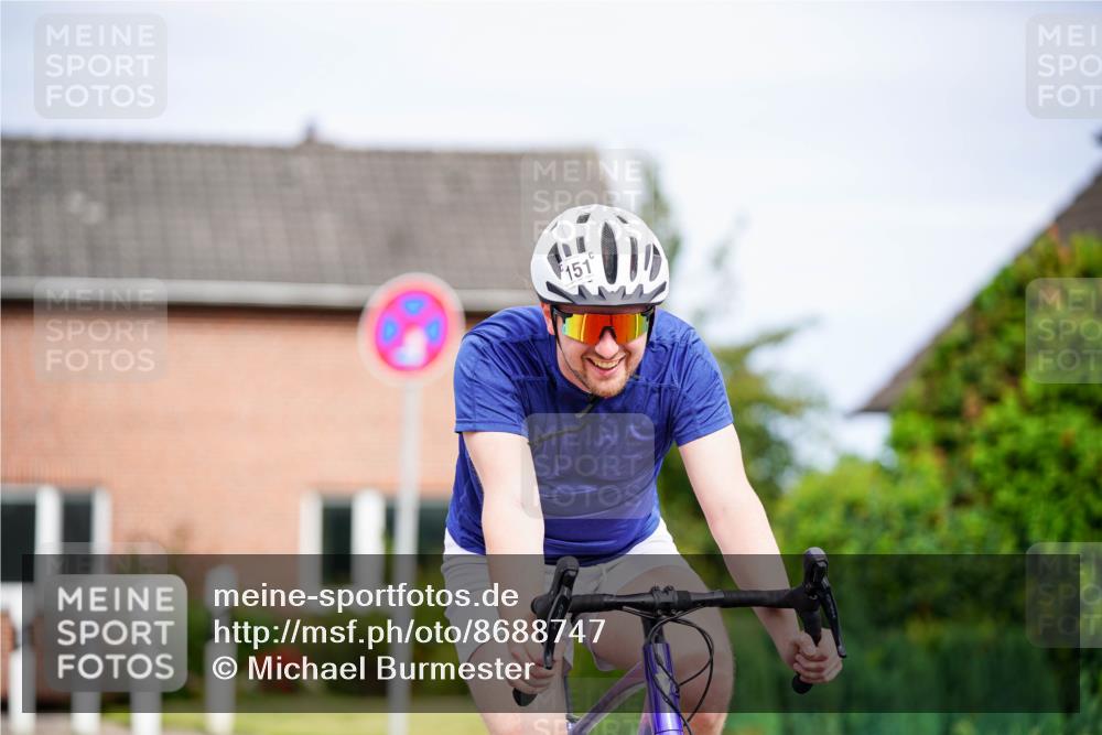 31.08.2025 - Elbe Triathlon Hamburg Michael Burmester http://msf.ph/oto/8688747 31.08.2025 15:58:27 Radfahren  meine-sportfotos.de