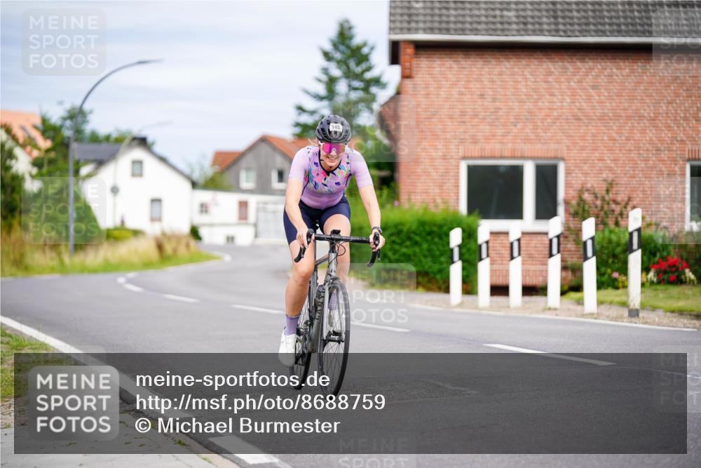 31.08.2025 - Elbe Triathlon Hamburg Michael Burmester http://msf.ph/oto/8688759 31.08.2025 15:58:54 Radfahren  meine-sportfotos.de