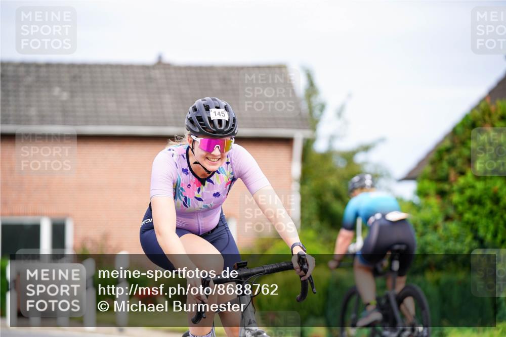 31.08.2025 - Elbe Triathlon Hamburg Michael Burmester http://msf.ph/oto/8688762 31.08.2025 15:58:55 Radfahren  meine-sportfotos.de