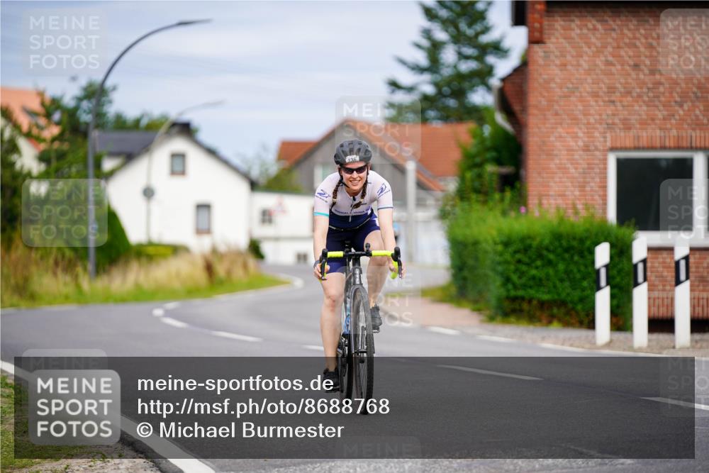 31.08.2025 - Elbe Triathlon Hamburg Michael Burmester http://msf.ph/oto/8688768 31.08.2025 15:59:07 Radfahren  meine-sportfotos.de
