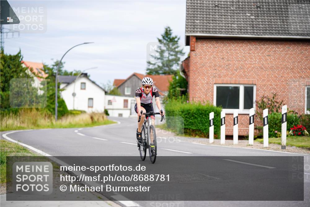 31.08.2025 - Elbe Triathlon Hamburg Michael Burmester http://msf.ph/oto/8688781 31.08.2025 15:59:23 Radfahren  meine-sportfotos.de
