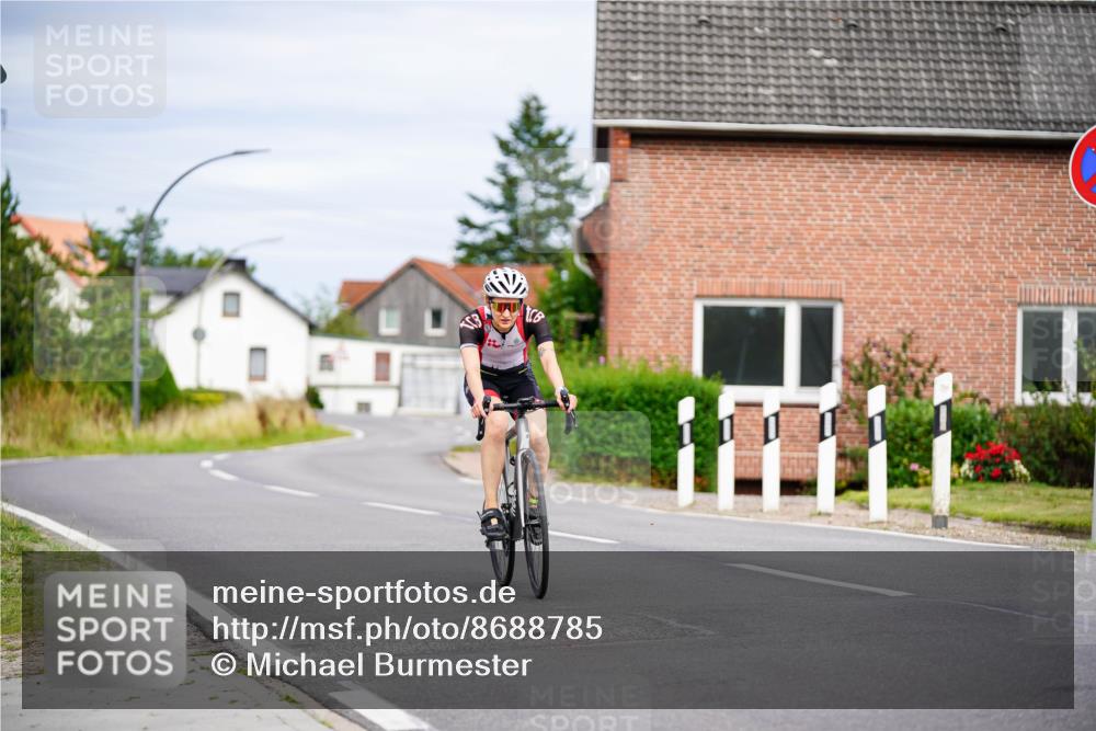 31.08.2025 - Elbe Triathlon Hamburg Michael Burmester http://msf.ph/oto/8688785 31.08.2025 15:59:23 Radfahren  meine-sportfotos.de
