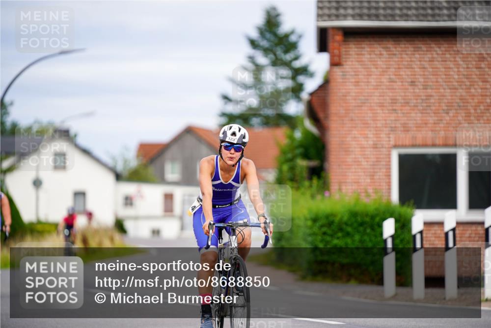 31.08.2025 - Elbe Triathlon Hamburg Michael Burmester http://msf.ph/oto/8688850 31.08.2025 16:02:30 Radfahren  meine-sportfotos.de