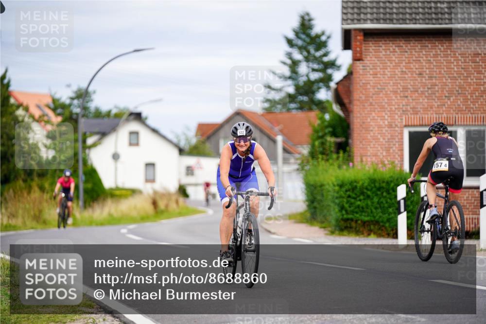 31.08.2025 - Elbe Triathlon Hamburg Michael Burmester http://msf.ph/oto/8688860 31.08.2025 16:02:32 Radfahren  meine-sportfotos.de