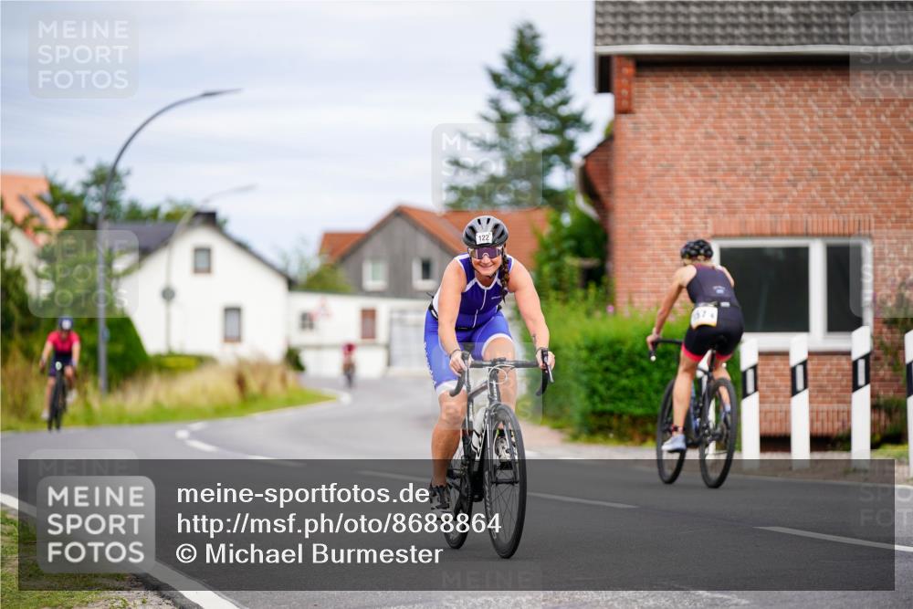31.08.2025 - Elbe Triathlon Hamburg Michael Burmester http://msf.ph/oto/8688864 31.08.2025 16:02:32 Radfahren  meine-sportfotos.de