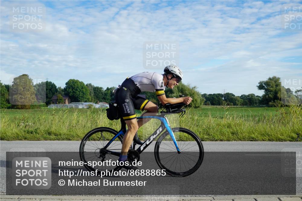 31.08.2025 - Elbe Triathlon Hamburg Michael Burmester http://msf.ph/oto/8688865 31.08.2025 09:11:39 Radfahren 239, 351, 403, 445 meine-sportfotos.de