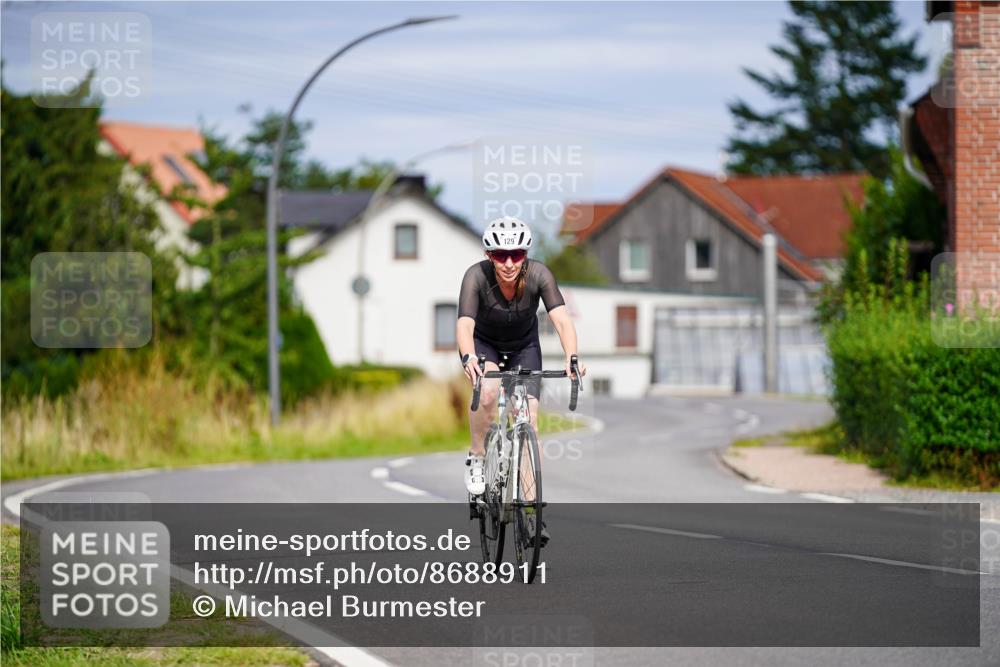 31.08.2025 - Elbe Triathlon Hamburg Michael Burmester http://msf.ph/oto/8688911 31.08.2025 16:03:34 Radfahren  meine-sportfotos.de