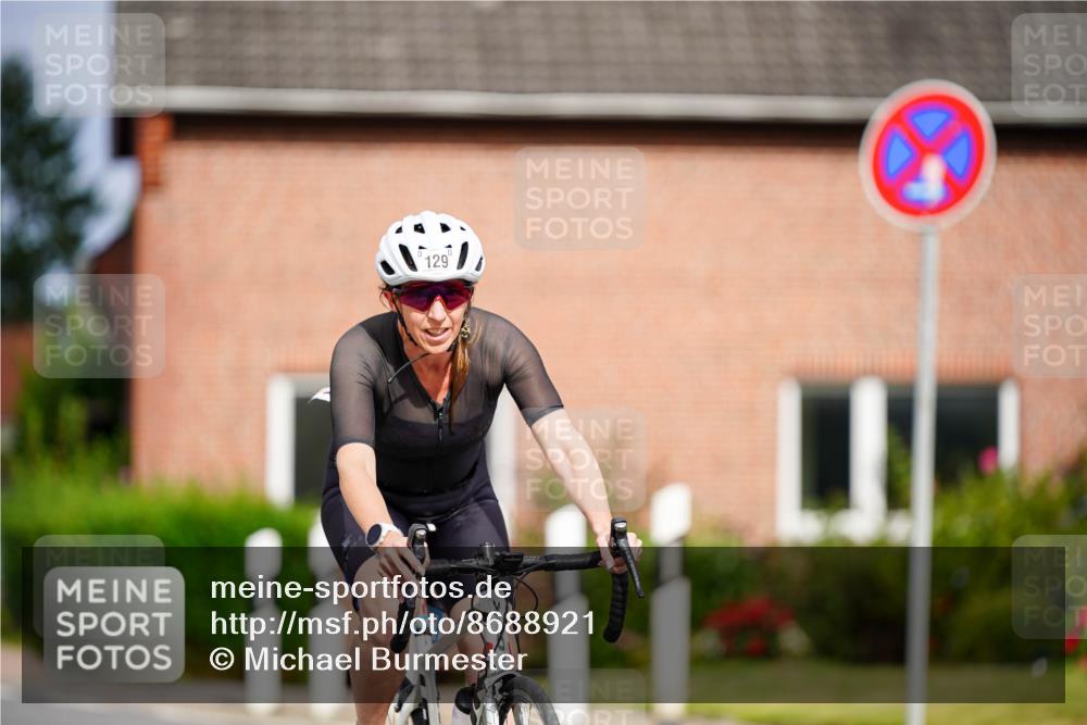 31.08.2025 - Elbe Triathlon Hamburg Michael Burmester http://msf.ph/oto/8688921 31.08.2025 16:03:36 Radfahren  meine-sportfotos.de