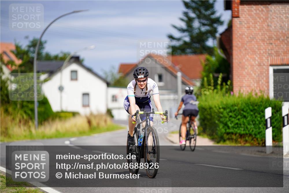 31.08.2025 - Elbe Triathlon Hamburg Michael Burmester http://msf.ph/oto/8688926 31.08.2025 16:03:56 Radfahren  meine-sportfotos.de