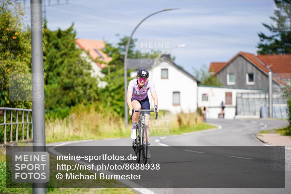 31.08.2025 - Elbe Triathlon Hamburg Michael Burmester http://msf.ph/oto/8688938 31.08.2025 16:04:10 Radfahren  meine-sportfotos.de