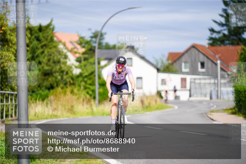 31.08.2025 - Elbe Triathlon Hamburg Michael Burmester http://msf.ph/oto/8688940 31.08.2025 16:04:10 Radfahren  meine-sportfotos.de