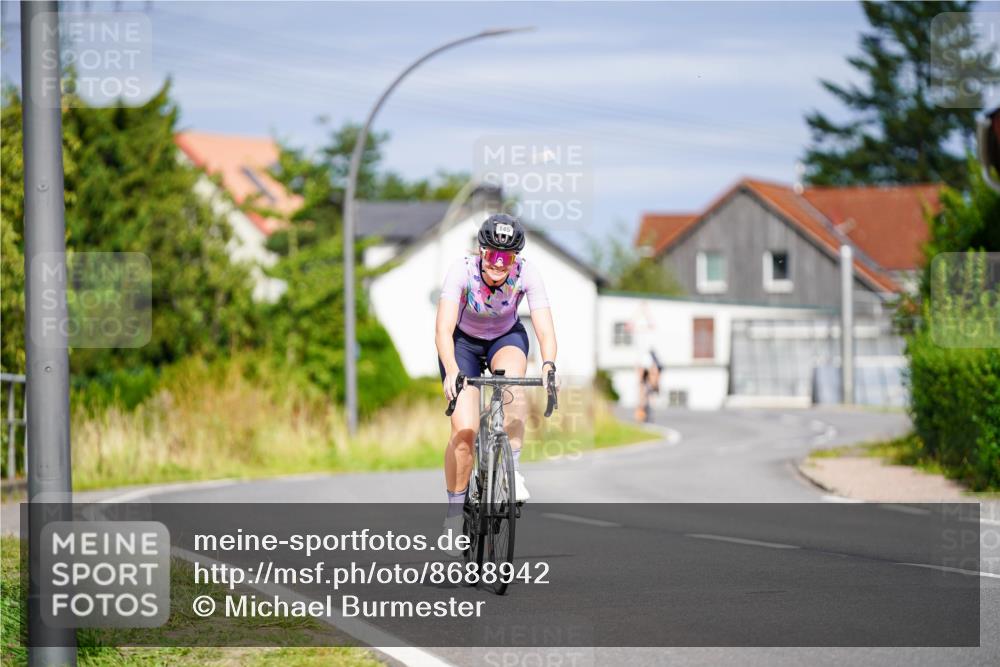 31.08.2025 - Elbe Triathlon Hamburg Michael Burmester http://msf.ph/oto/8688942 31.08.2025 16:04:11 Radfahren  meine-sportfotos.de