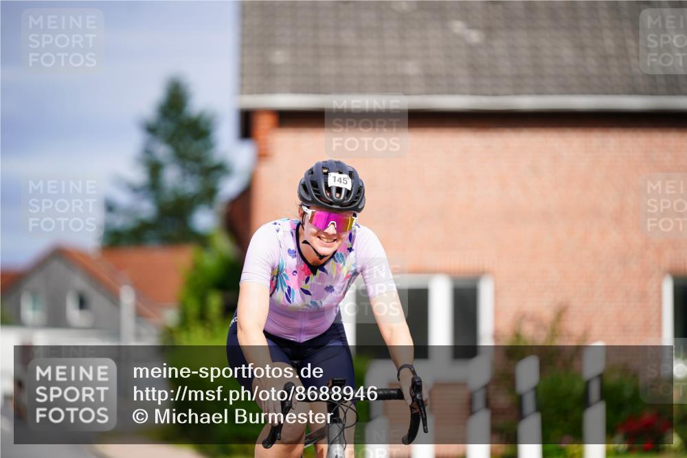 31.08.2025 - Elbe Triathlon Hamburg Michael Burmester http://msf.ph/oto/8688946 31.08.2025 16:04:12 Radfahren  meine-sportfotos.de