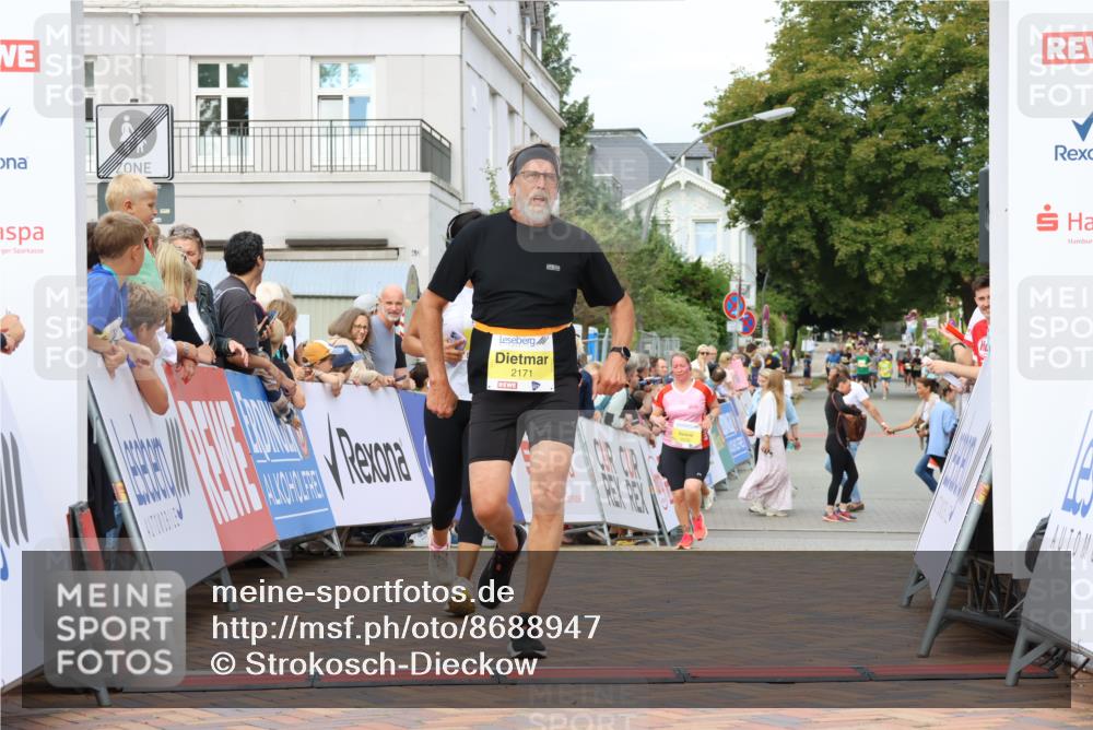 31.08.2025 - 21. Blankeneser Heldenlauf Strokosch-Dieckow http://msf.ph/oto/8688947 31.08.2025 10:34:07 Ziel 2378, 2563, 2724, 2120, 2171 meine-sportfotos.de