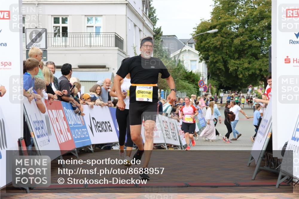 31.08.2025 - 21. Blankeneser Heldenlauf Strokosch-Dieckow http://msf.ph/oto/8688957 31.08.2025 10:34:07 Ziel 2378, 2563, 2724, 2120, 2171 meine-sportfotos.de