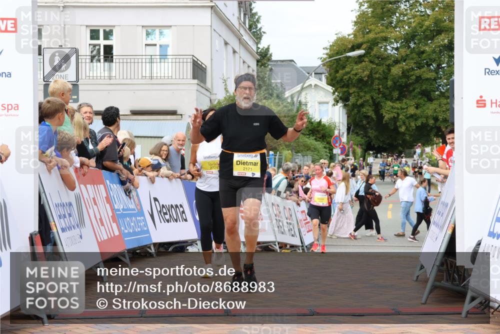 31.08.2025 - 21. Blankeneser Heldenlauf Strokosch-Dieckow http://msf.ph/oto/8688983 31.08.2025 10:34:07 Ziel 2378, 2563, 2724, 2120, 2171 meine-sportfotos.de